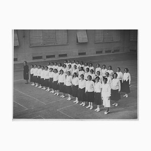 Educación física en la escuela, fotografía vintage en blanco y negro, 1934