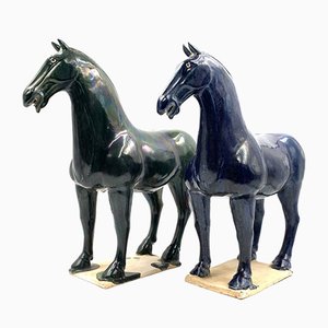 Glasierte Terracotta Pferde Statuen im Tang-Dynastie Stil, 2er Set