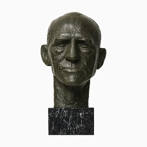 Sculpture of General Harald Petri