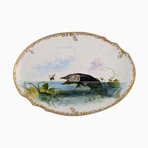 Grand Plat en Porcelaine avec Poisson Peint à la Main de Pirkenhammer