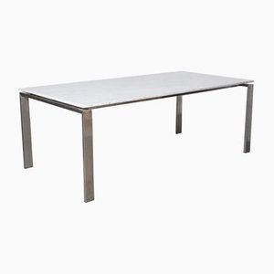 Weißer Tisch aus Marmor