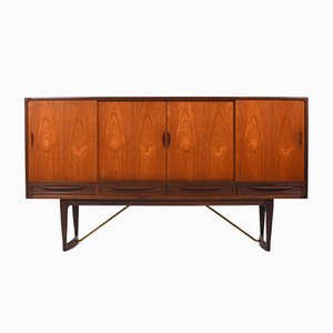 Credenza alta in teak e ottone di Sofus Jørgensen, Danimarca, anni '60