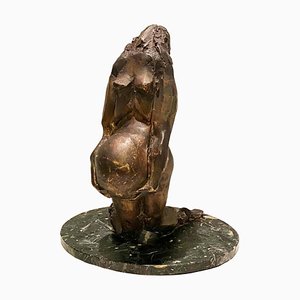 Escultura de maternidad de bronce de Emil Filla