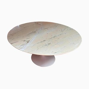 Tulip Oval Table from Eero Saarinen & International Knoll