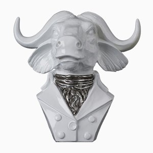 Escultura Lord Buffalo pequeña de resina blanca y plateada de Vgnewtrend, Italy