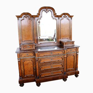 Credenza eclettica con specchio