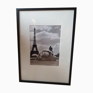 "Huevo eléctrico" de Robert Doisneau Paul Arzens frente a la Torre Eiffel 1980