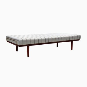 Dänisches Modell GE-19 Teak Tagesbett mit Messingreling von Hans J. Wegner für Getama, 1950er