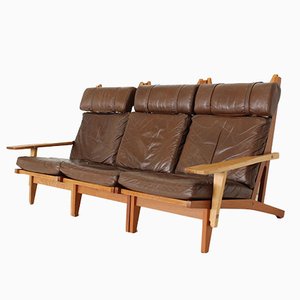 Divano Ge-375 in pelle di Hans J. Wegner per Getama