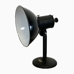 Schwarz emaillierte industrielle Vintage Tischlampe, 1950er