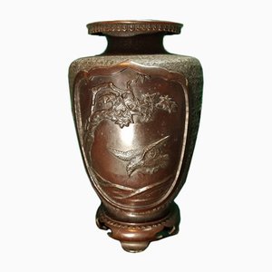 Antike japanische Vase aus Bronze mit Adler & Samurai, Ende 19. Jh.