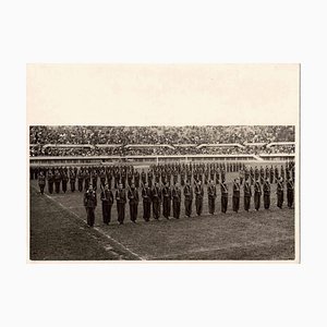 Sconosciuto, spettacolo militare nello stadio, foto vintage in bianco e nero, 1930