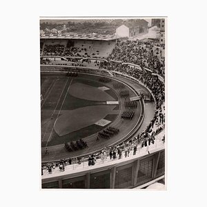 Spectacle Militaire Inconnu dans le Stade, Photo N/B Vintage, 1930s