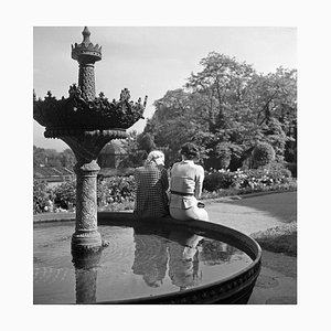 Mujeres en Fountain Wilhelma Gardens, Stuttgart, Alemania, 1935