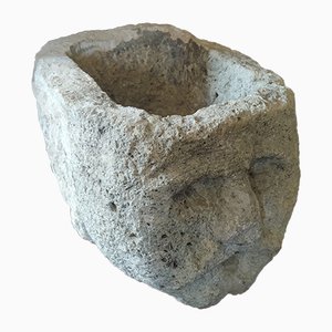 Vassoio in pietra con faccia scolpita, Italia, inizio XX secolo