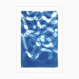 Falling Swirls with Organic Curvy Layers in Blue Tones, Handgemachter Cyanotypie auf Papier, 2021