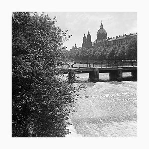 Brücke an der Isar Blick auf die lutherische St. Lukas Kirche, Deutschland, 1937