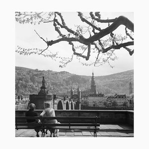 Women at Neckar Heiliggeist Church Heidelberg, Allemagne 1936, Imprimé 2021