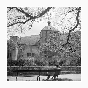 Couple sur un Banc Devant le Château de Heidelberg, Allemagne 1936, Imprimé 2021