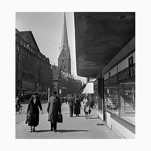 Mönckebergstraße at Hamburg With Passers By, Alemania 1938, Impreso 2021