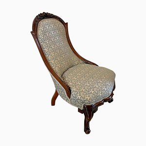 Viktorianischer Stuhl aus geschnitztem Nussholz, 19. Jh