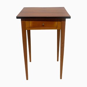 Mesa auxiliar Biedermeier con cajón, madera de cerezo, sur de Alemania, circa 1830