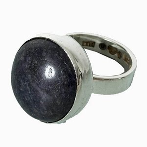 Anello in argento e sodalite di Cecilia Johansson