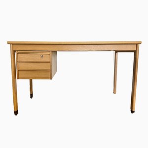 Moderner Dänischer Mid-Century Schreibtisch aus Eiche mit Schiebeplatte von Peter Lovig Nielsen für Løvig, 1960er