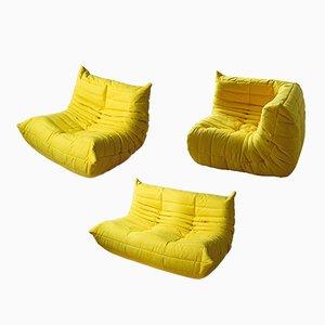 Sillón Togo de microfibra en amarillo, sillón esquinero y sofá de dos plazas de Michel Ducaroy para Ligne Roset. Juego de 3
