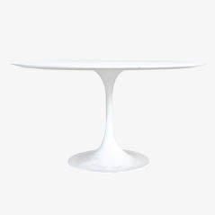 Table Tulipe par Eero Saarinen