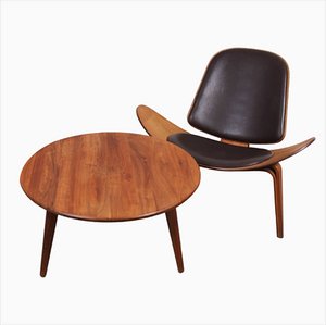 Shell Chairs with Table by Hans J. Wegner for Carl Hansen, 2006, Set of 3