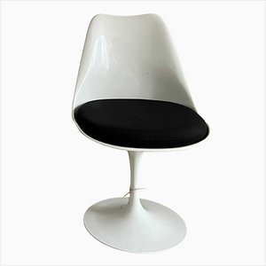 Sedia Tulip di Eero Saarinen per Knoll