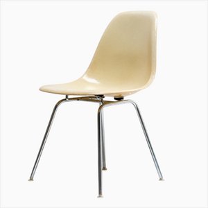 Chaise d'Appoint en Fibre de Verre Beige par Charles & Ray Eames pour Herman Miller, 1960s