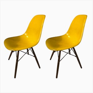Gelbe Mid-Century Esszimmerstühle von Charles & Ray Eames für Herman Miller, 2er Set