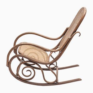 Sedia a dondolo antica in canna di Michael Thonet per Thonet