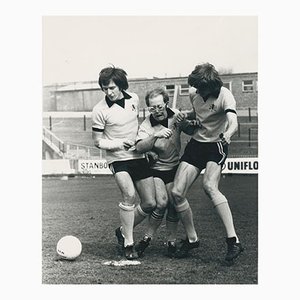 Elton John in einem Fußballspiel, Watford FC, 1973, Fotografie