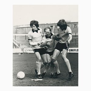 Elton John in una partita di calcio, Watford FC, 1973, fotografia