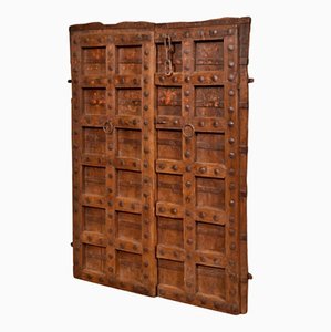 Puerta italiana de madera y hierro, década de 1600