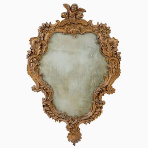 Specchio sagomato in legno intagliato con foglie e fiori, XIX secolo