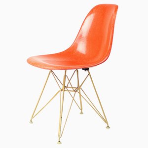 Silla Eiffel Shell en naranja de Charles and Ray Eames para Herman Miller, años 60