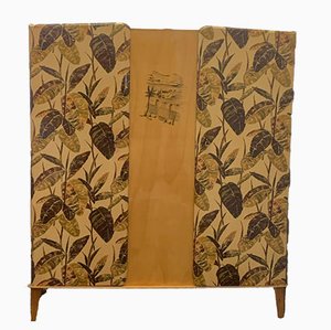 Armario de arce con decoración de hojas y paisaje, años 50