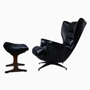 Sillón de orejas giratorio italiano de cuero negro con reposapiés de G-Plan, Inglaterra, años 60. Juego de 2