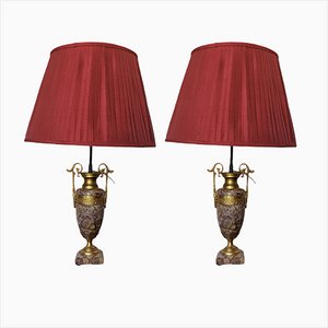 Lámparas de mesa italianas antiguas de mármol y bronce dorado con querubines. Juego de 2