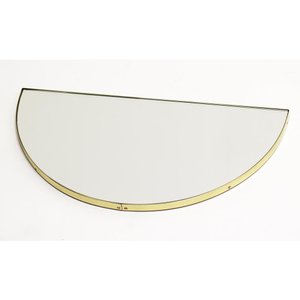 Halbmondförmiger silberfarbener Luna ™ Spiegel von Alguacil & Perkoff Ltd mit Rahmen aus gebürstetem Messing