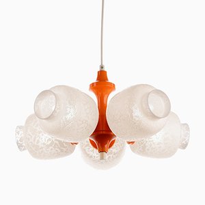 Lampada a sospensione Space Age Pop Art arancione con paralumi in vetro bianco attribuita a Richard Essig, anni '70