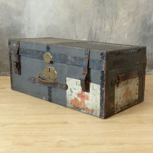 First World War Wooden Chest with Red Cross for sale at Pamono