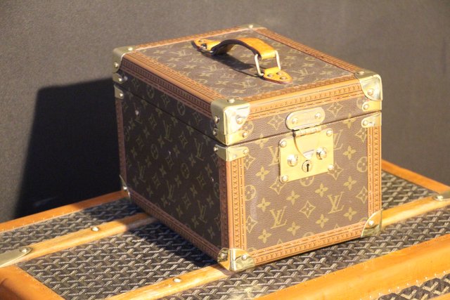 Mid-20th Century Louis Vuitton Train Case Vanity Travel Make Up Box