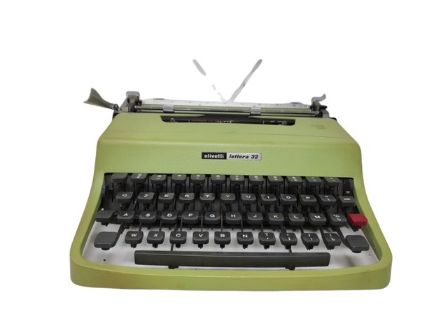 Macchina da scrivere Olivetti Letter 32 verde di Marcello ...
