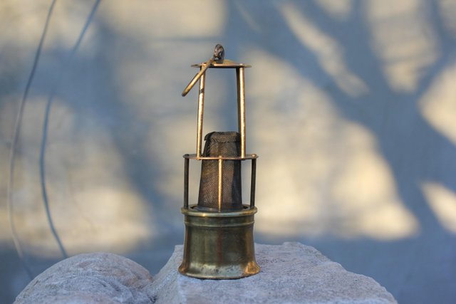 Lampada ad olio antica in vendita su Pamono