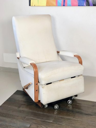 White swivel rocker outlet recliner